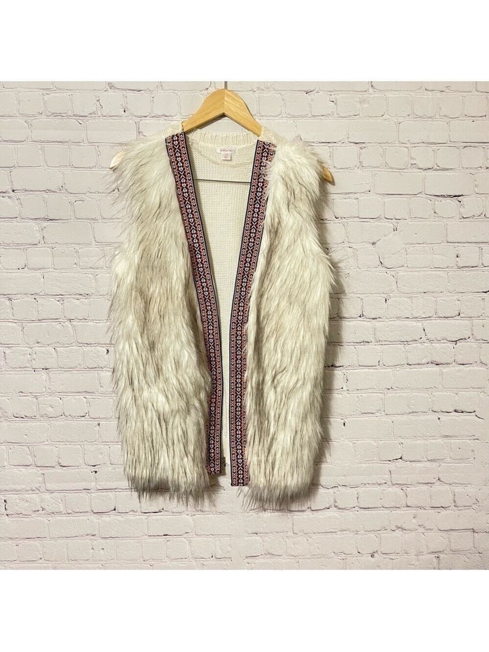 Nwot-Xhilaration Faux Fur Knit Vest